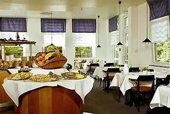 Intercityhotel Otel 4*